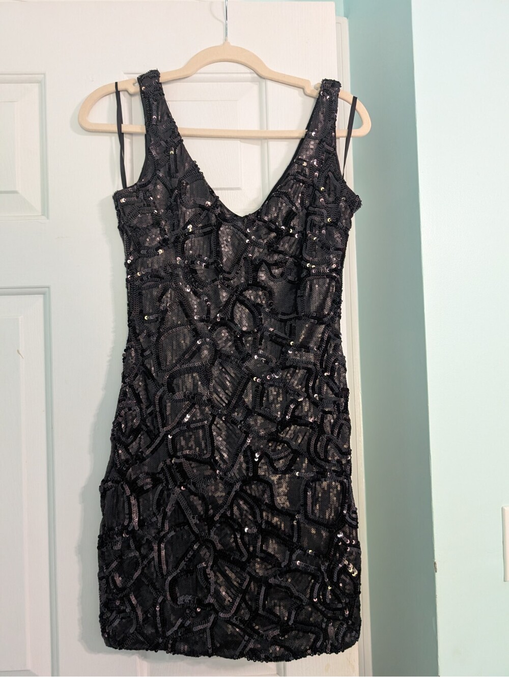Bebe Women's Black Sequin Sleeveless V-Neck Mini Dress Size Small